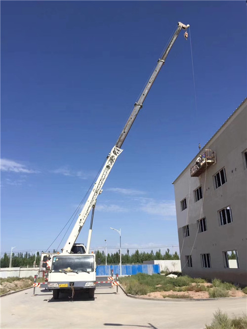 冕宁县“轻装强干”—— 吊车的 “轻量化臂架” 技术